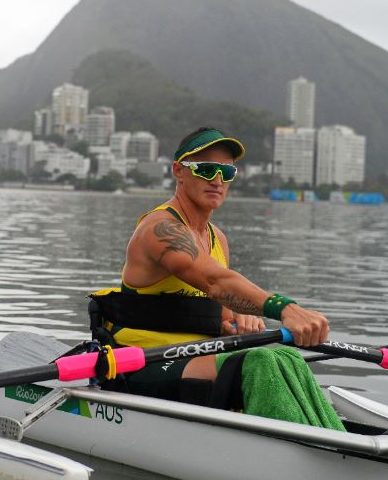 Horrie flies into semi-finals image