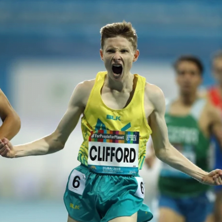 Clifford wins gold on opening night in Dubai image