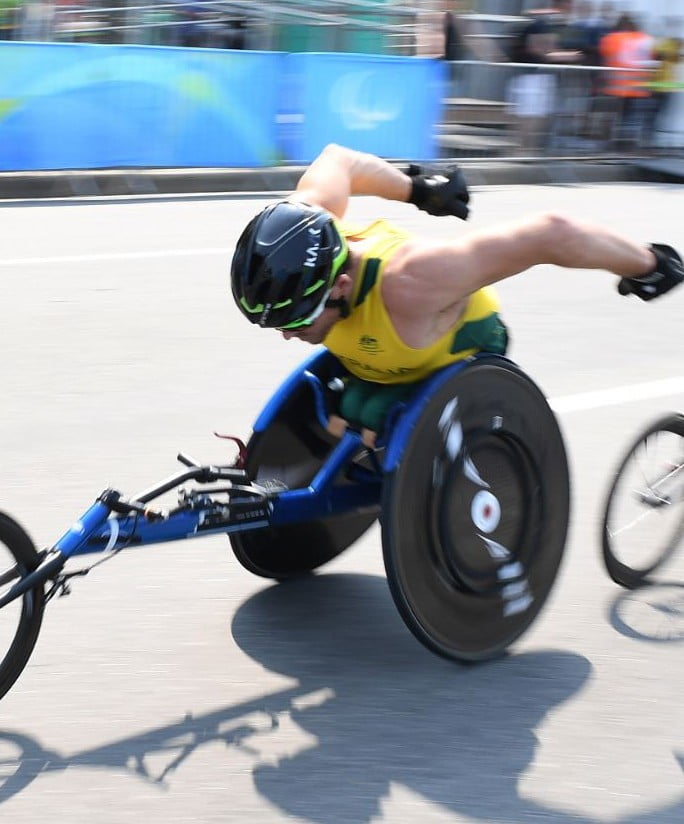 Fearnley finishes second in Chicago Marathon image