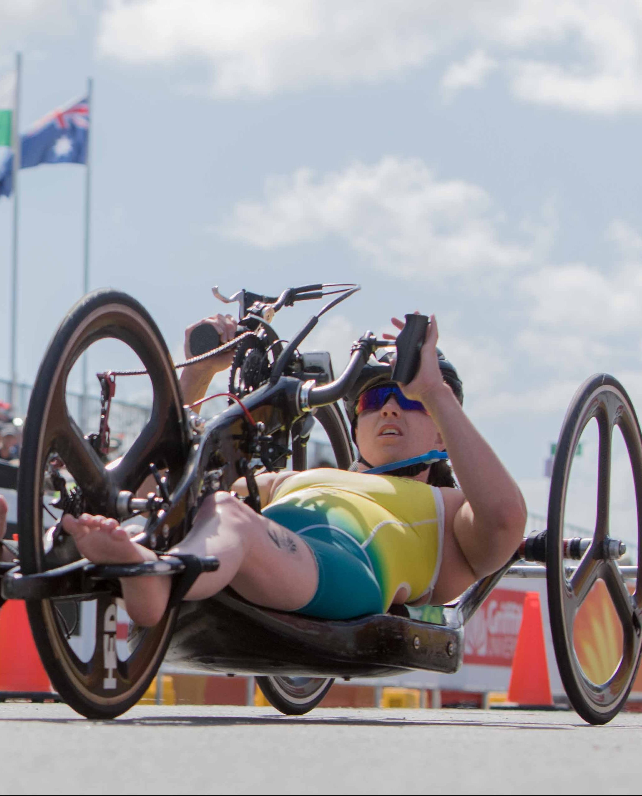 Aussie Para-triathletes thrill home crowd image