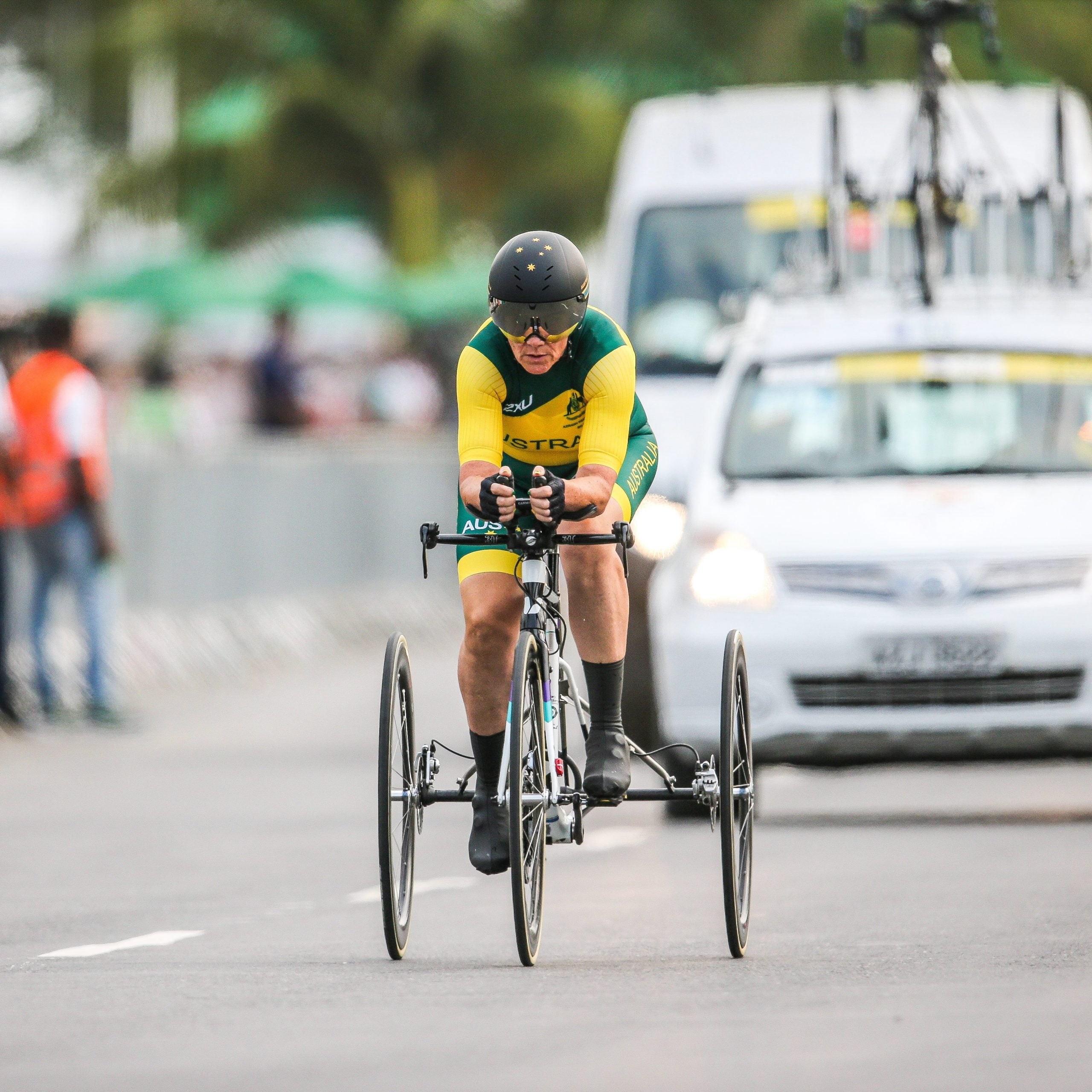 Para-cyclists light up Buninyong in history-making race image