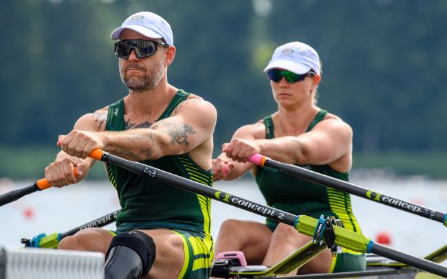 Rowing World Champions Get An Off-The-Water Scare   image